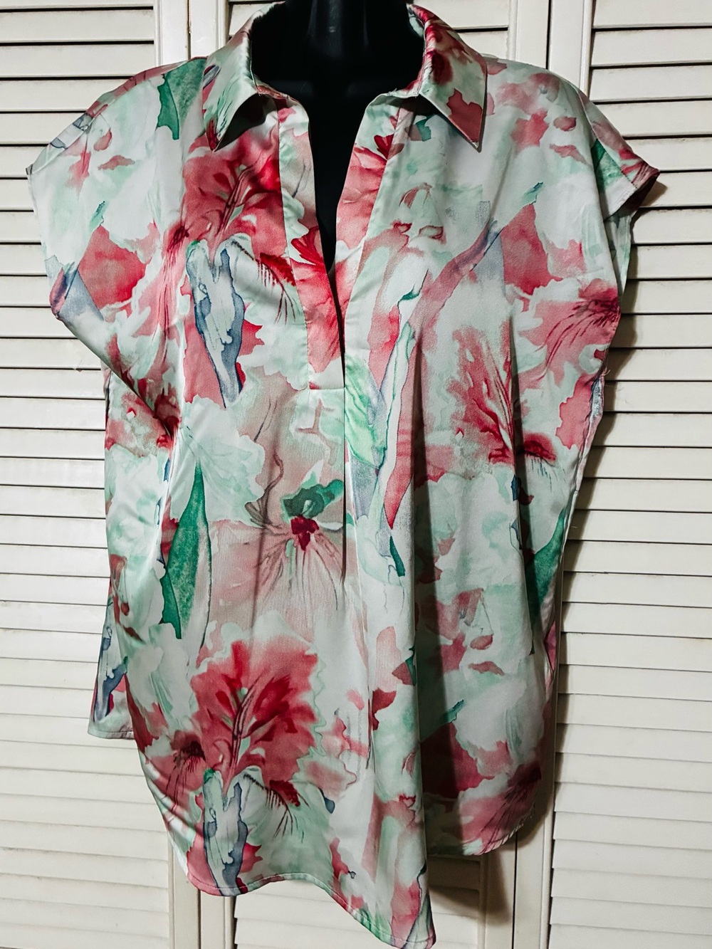 JODIFL Watercolor Floral Collared Blouse in Pink and Green